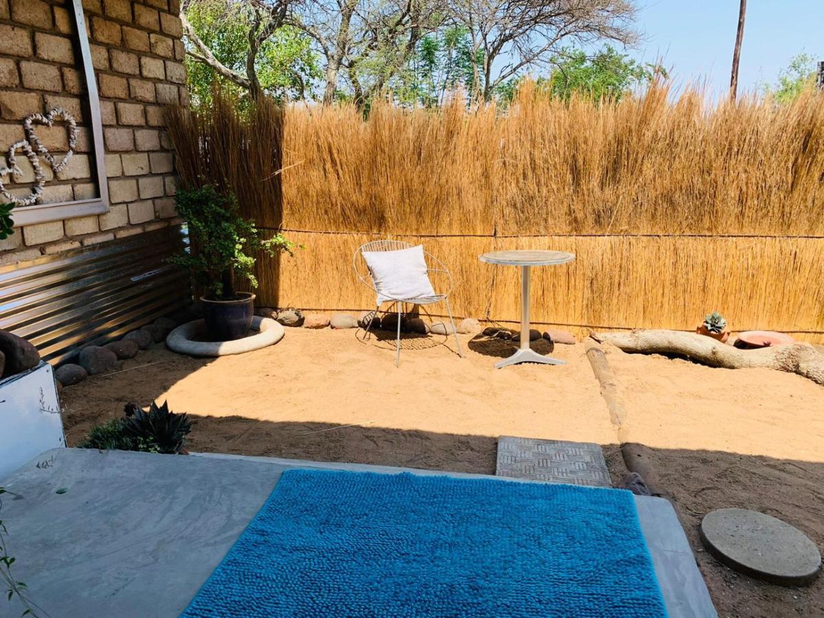 Farm Vibes Guesthouse บริทส์ ภายนอก รูปภาพ